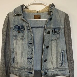 American eagle Jean jacket with long sleeves